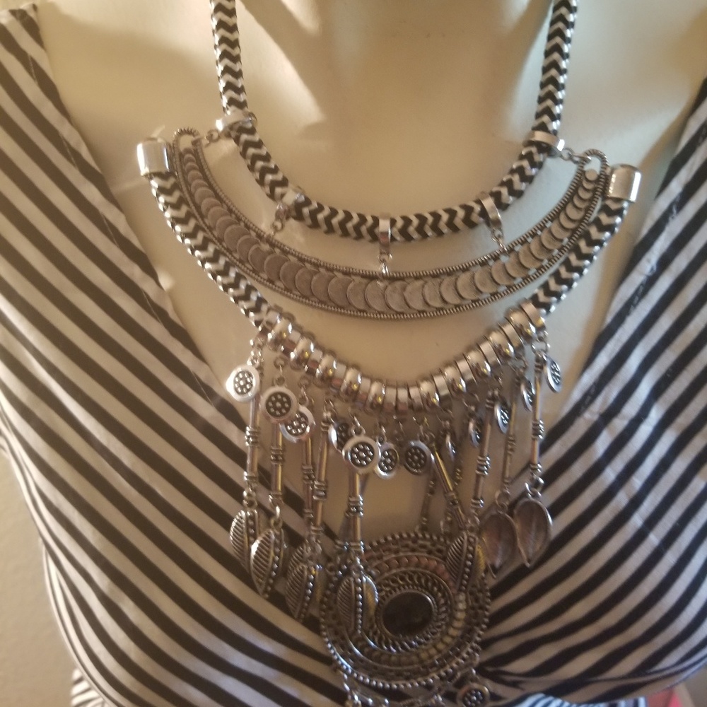 Necklace - Picture 2 of 3